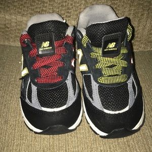 Tennis shoes